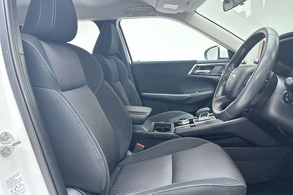 2023 Mitsubishi Outlander ES ZM