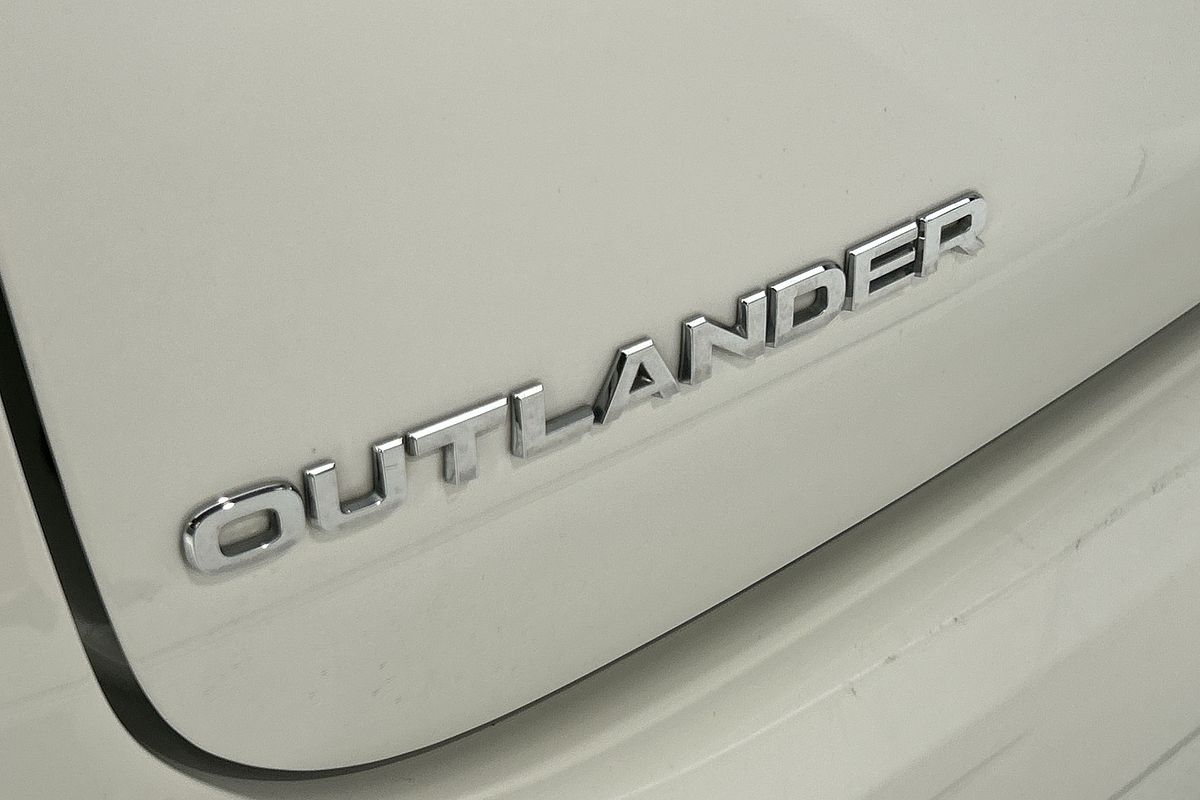 2023 Mitsubishi Outlander ES ZM