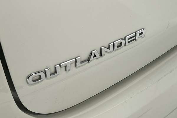 2023 Mitsubishi Outlander ES ZM