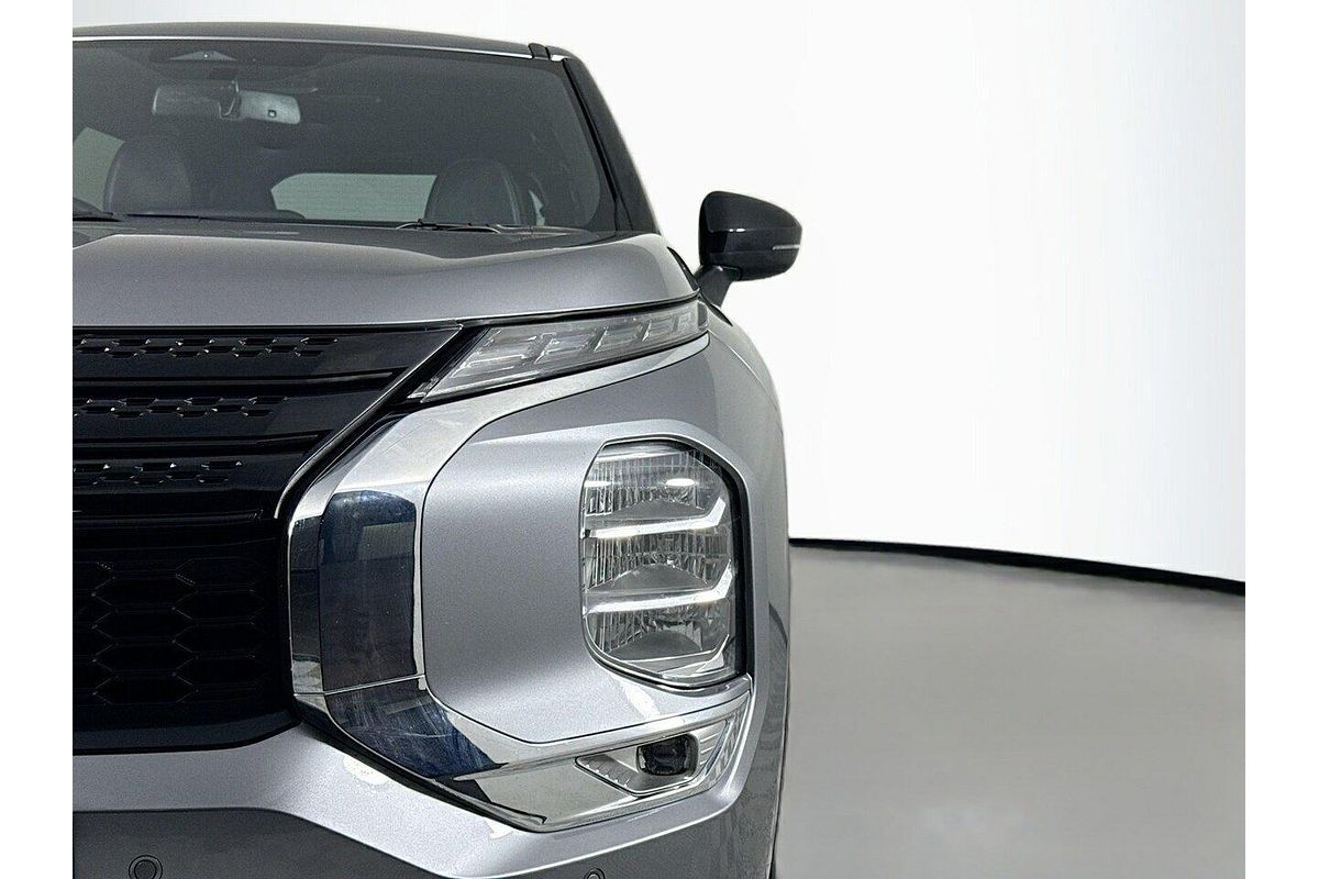 2023 Mitsubishi Outlander LS Black Edition ZM