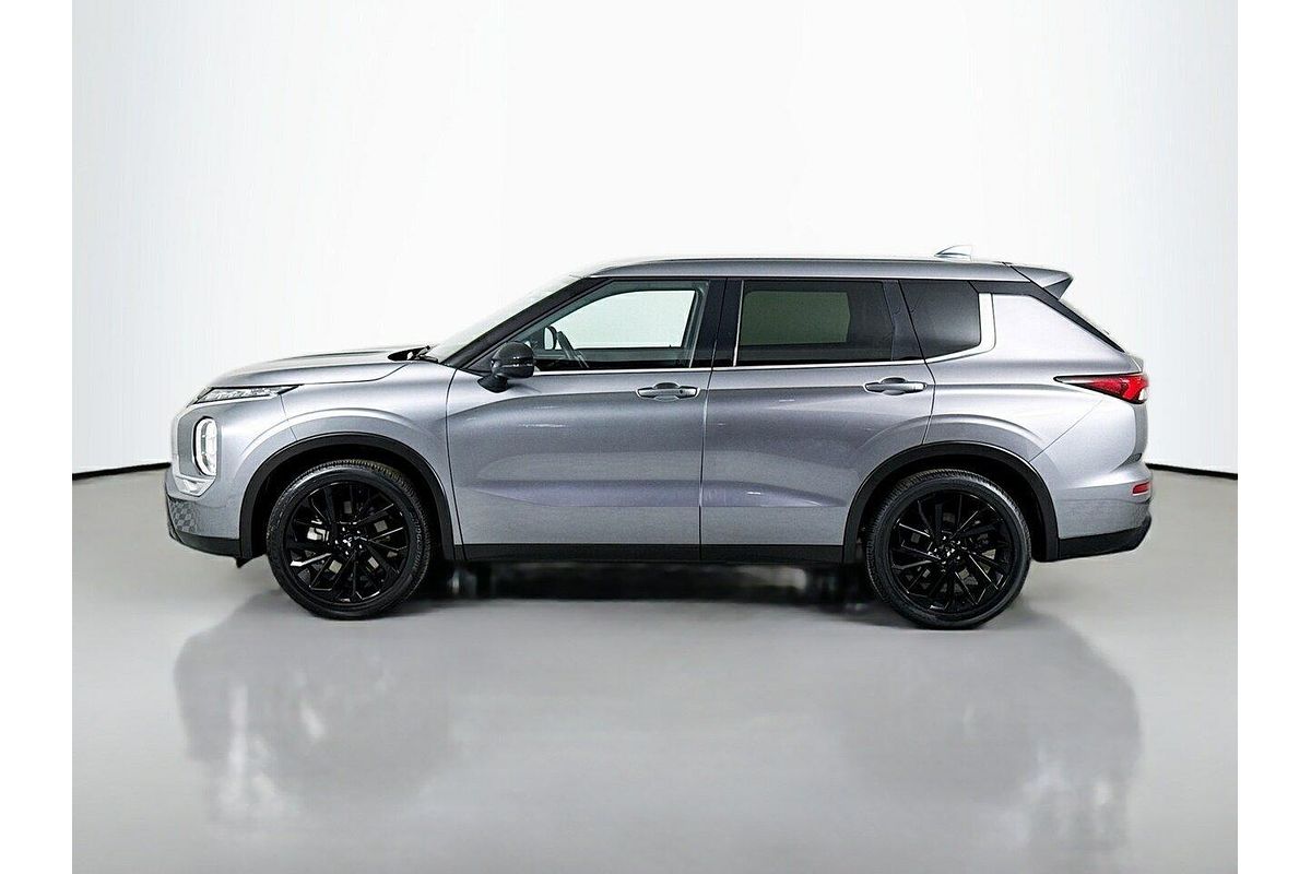 2023 Mitsubishi Outlander LS Black Edition ZM