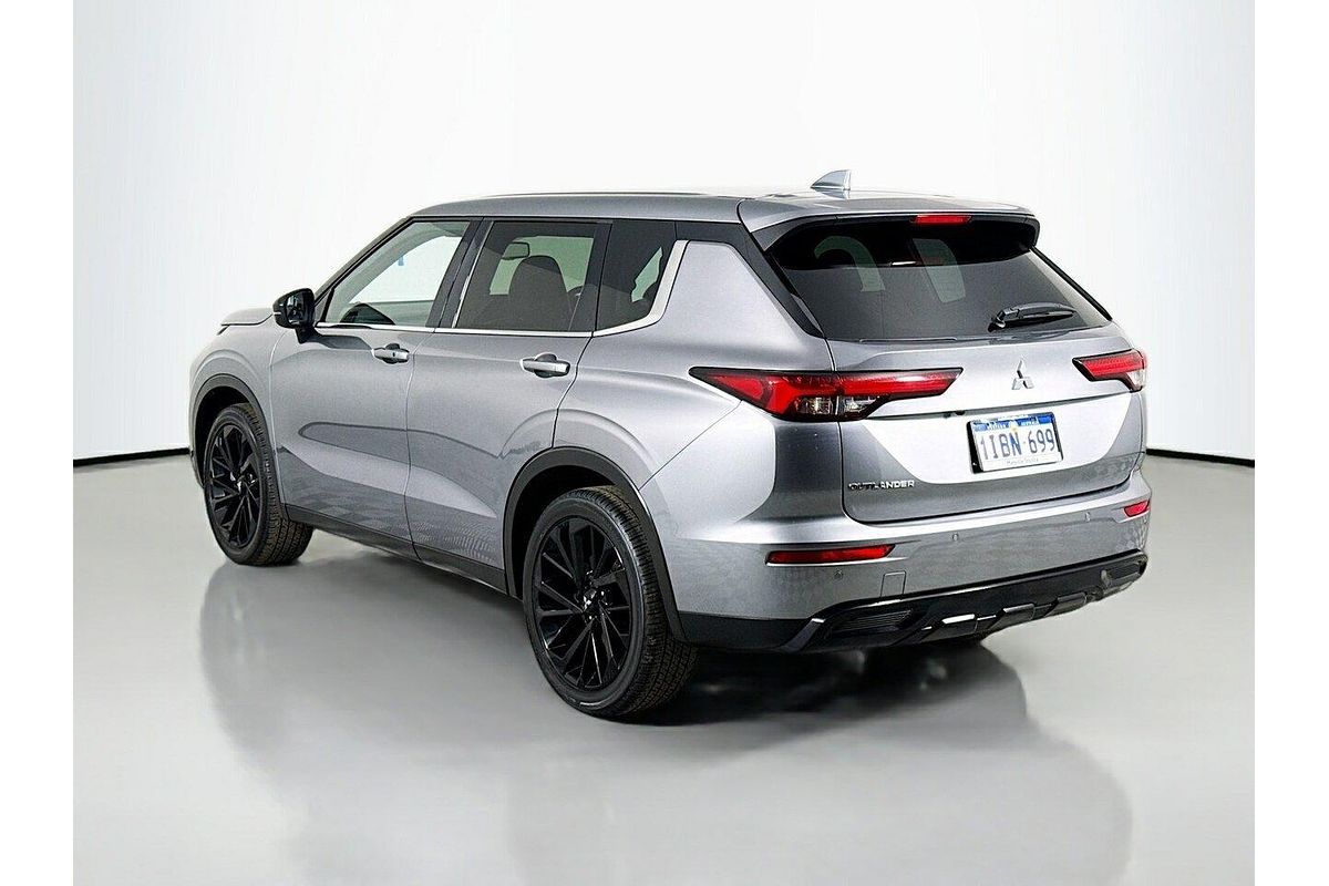 2023 Mitsubishi Outlander LS Black Edition ZM