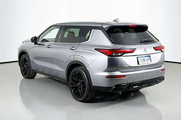 2023 Mitsubishi Outlander LS Black Edition ZM