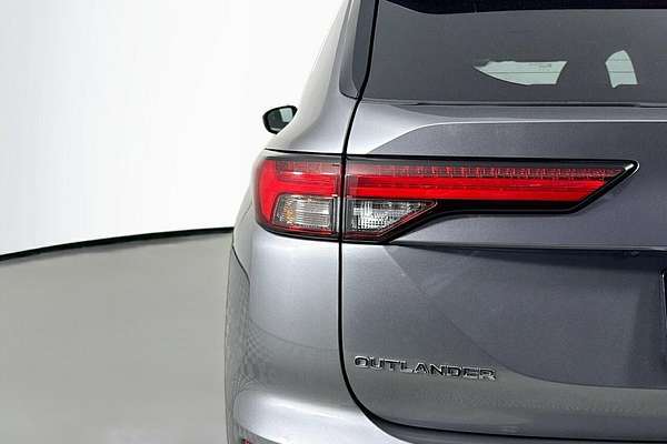 2023 Mitsubishi Outlander LS Black Edition ZM