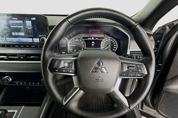 2023 Mitsubishi Outlander LS Black Edition ZM