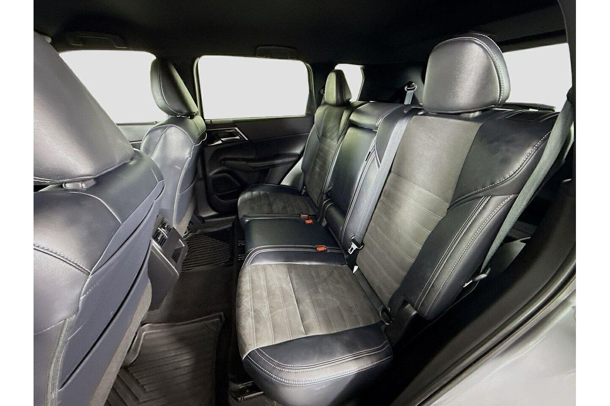 2023 Mitsubishi Outlander LS Black Edition ZM