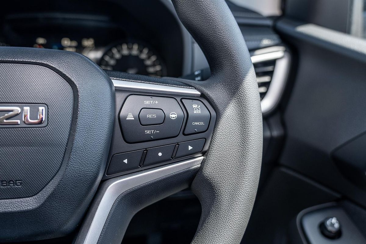 2025 Isuzu MU-X LS-M