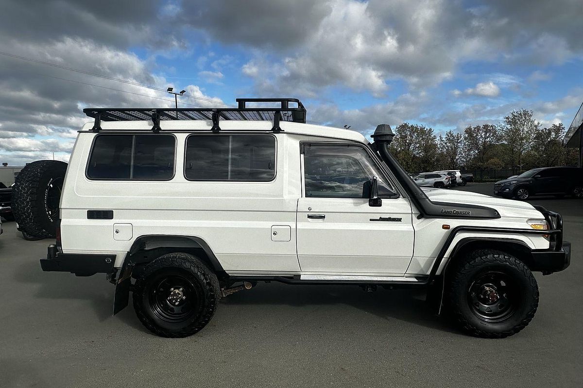 2018 Toyota Landcruiser GXL Troopcarrier VDJ78R