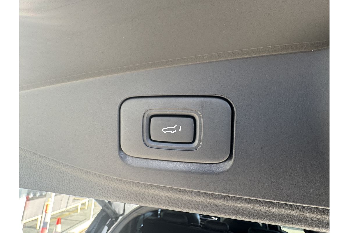 2025 Isuzu MU-X LS-T