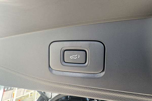 2025 Isuzu MU-X LS-T