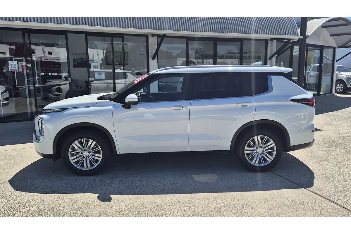 2023 Mitsubishi Outlander LS ZM