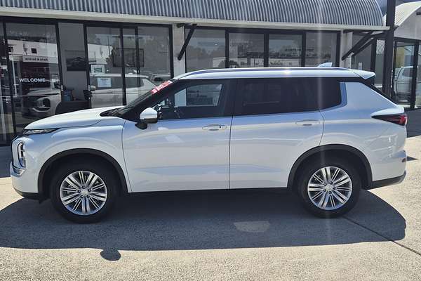 2023 Mitsubishi Outlander LS ZM