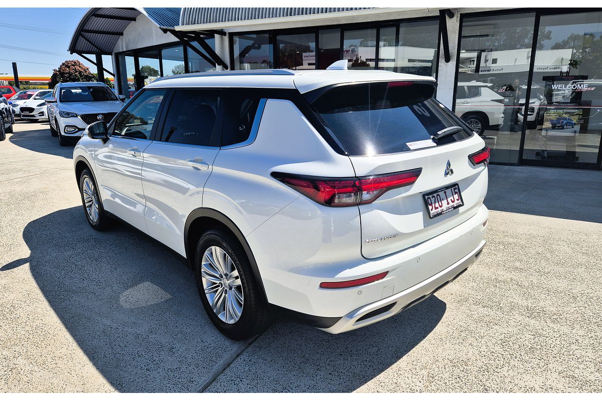 2023 Mitsubishi Outlander LS ZM