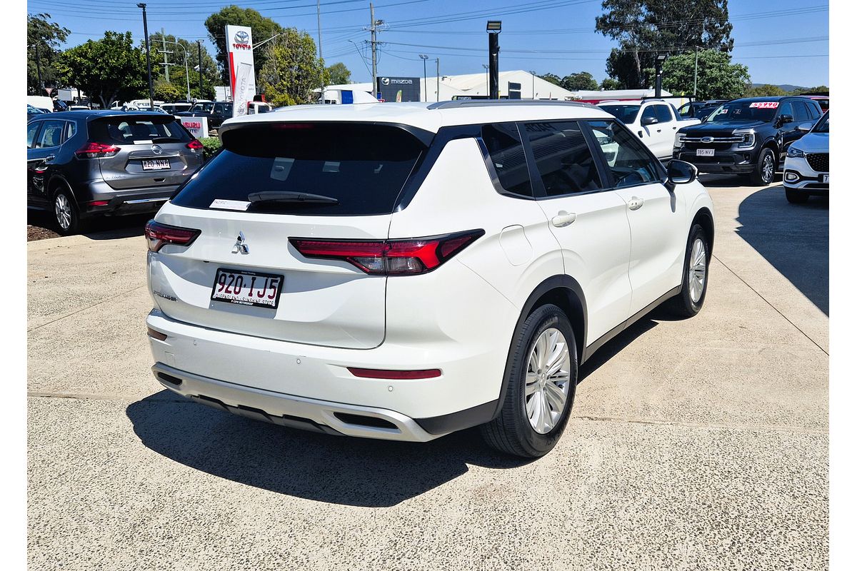 2023 Mitsubishi Outlander LS ZM