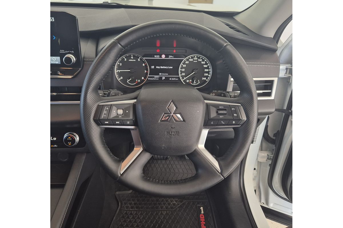 2023 Mitsubishi Outlander LS ZM