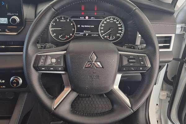 2023 Mitsubishi Outlander LS ZM