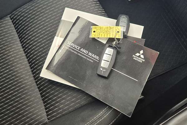 2023 Mitsubishi Outlander LS ZM