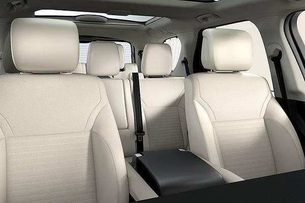 2025 Land Rover Discovery D350 Dynamic SE Series 5