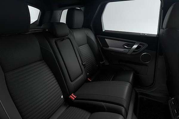 2025 Land Rover Discovery Sport P250 Dynamic SE L550