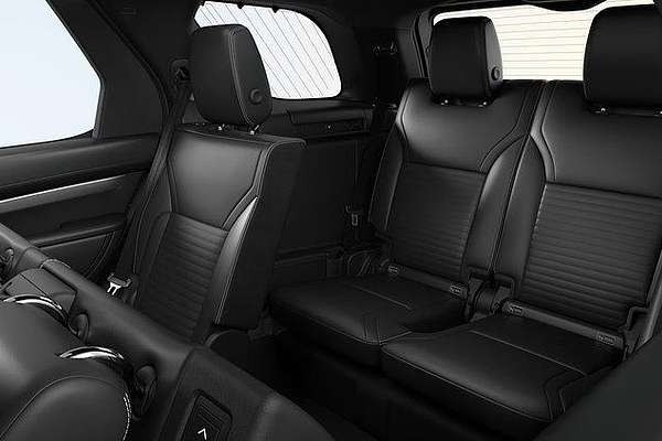 2025 Land Rover Discovery P360 Dynamic SE Series 5