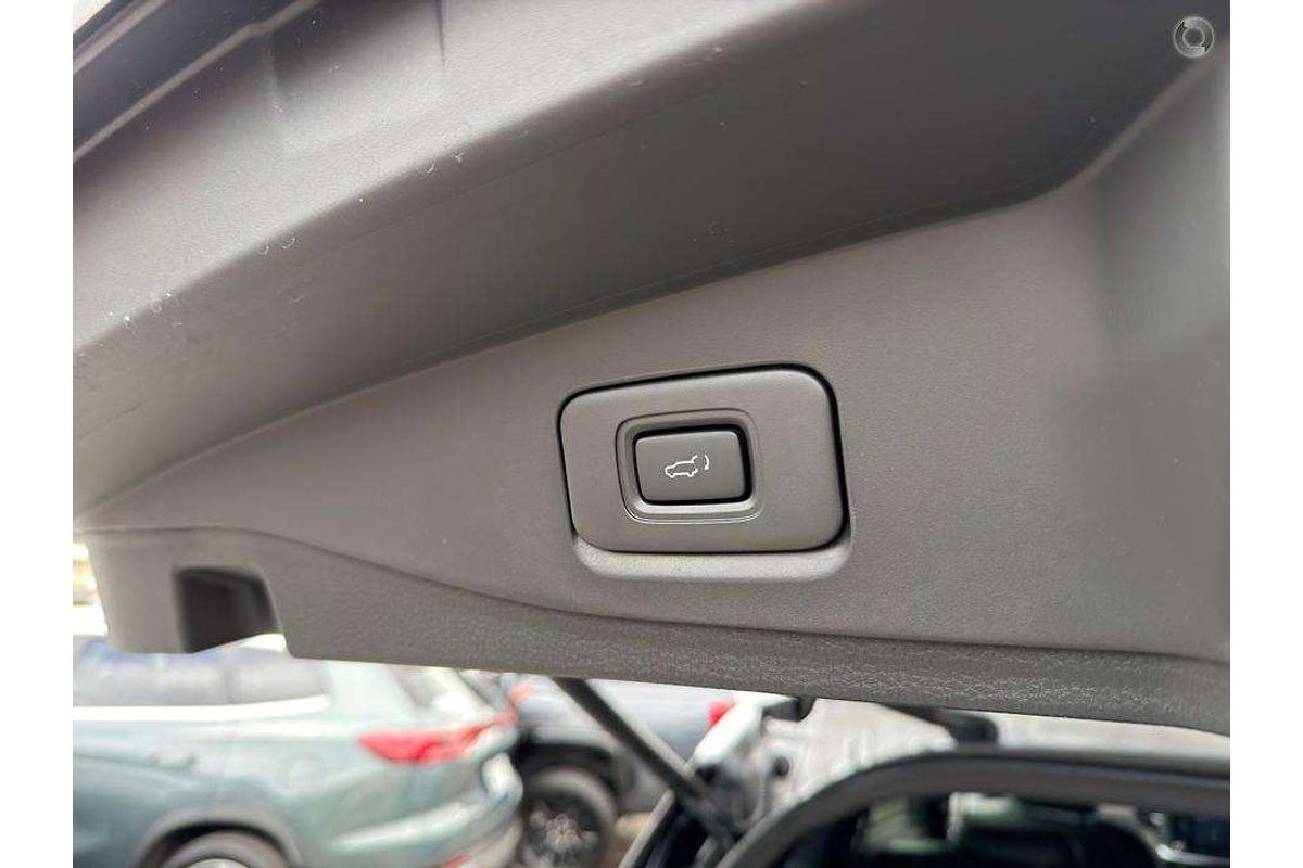 2025 Isuzu MU-X X-TERRAIN