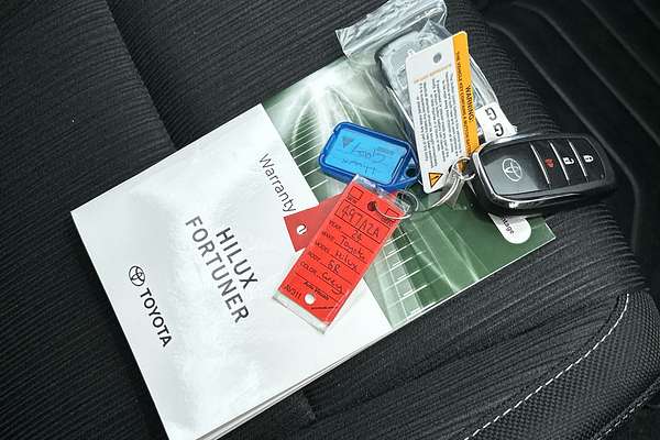 2024 Toyota Hilux SR 48V GUN126R 4X4