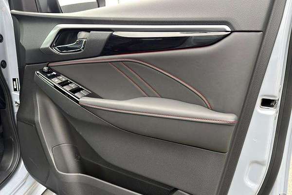 2025 Isuzu MU-X X-TERRAIN