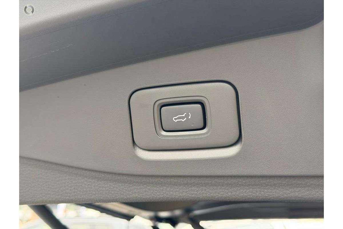 2025 Isuzu MU-X X-TERRAIN