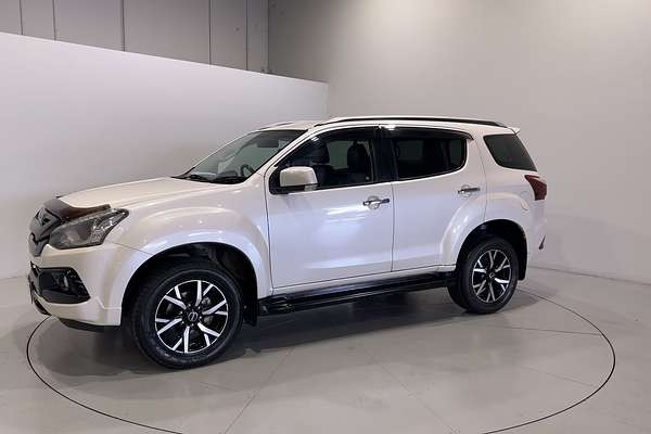 2020 Isuzu MU-X LS-T