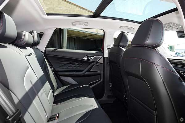 2025 MG HS Super Hybrid Essence AS33P