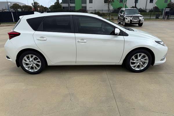 2017 Toyota Corolla Ascent Sport ZRE182R