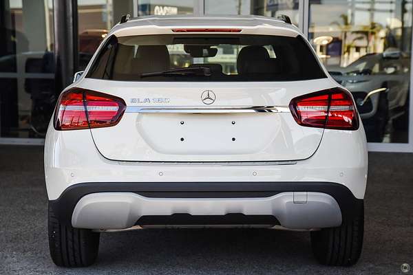 2017 Mercedes-Benz GLA-Class GLA180 X156