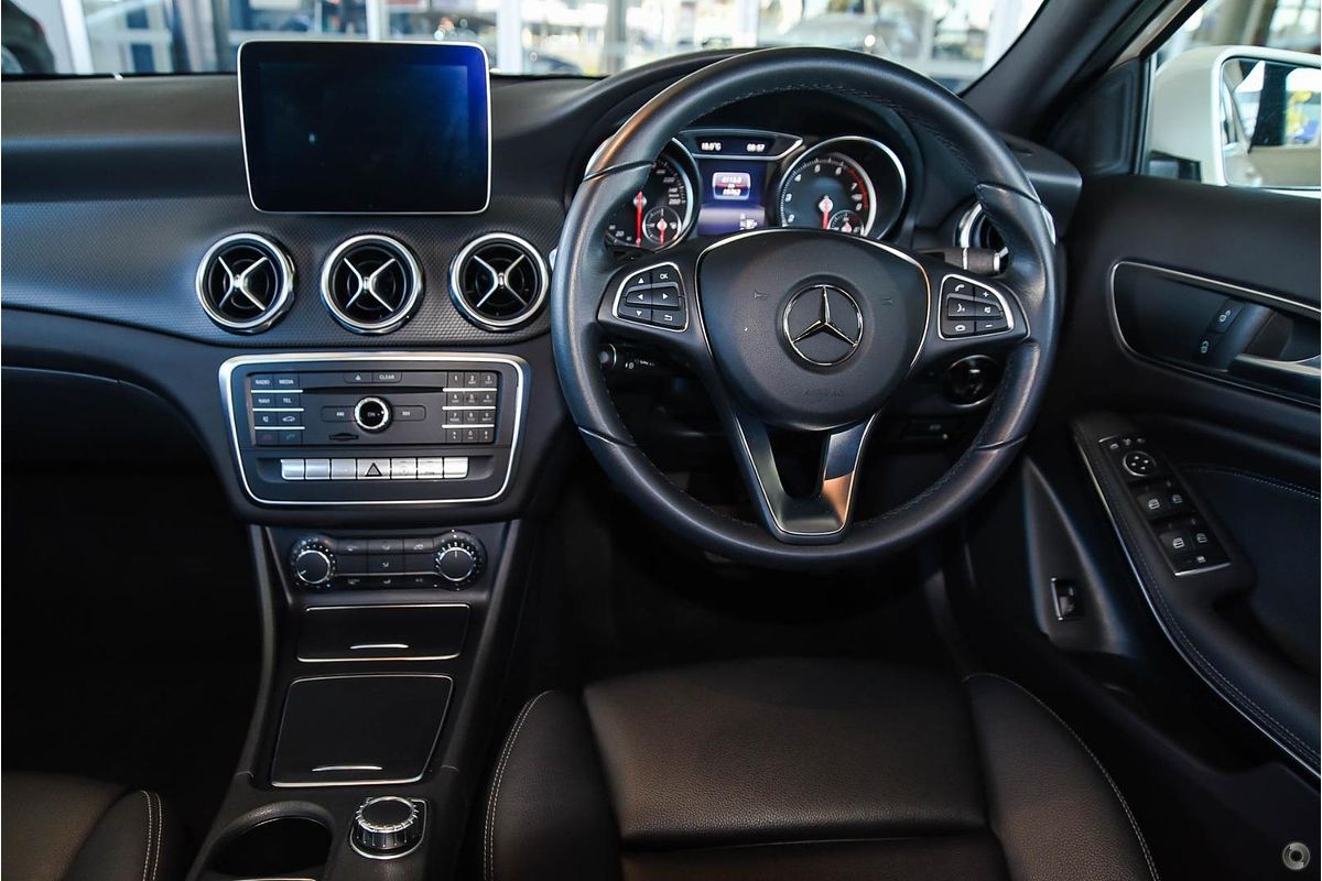 2017 Mercedes-Benz GLA-Class GLA180 X156