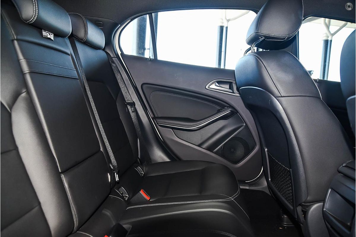 2017 Mercedes-Benz GLA-Class GLA180 X156
