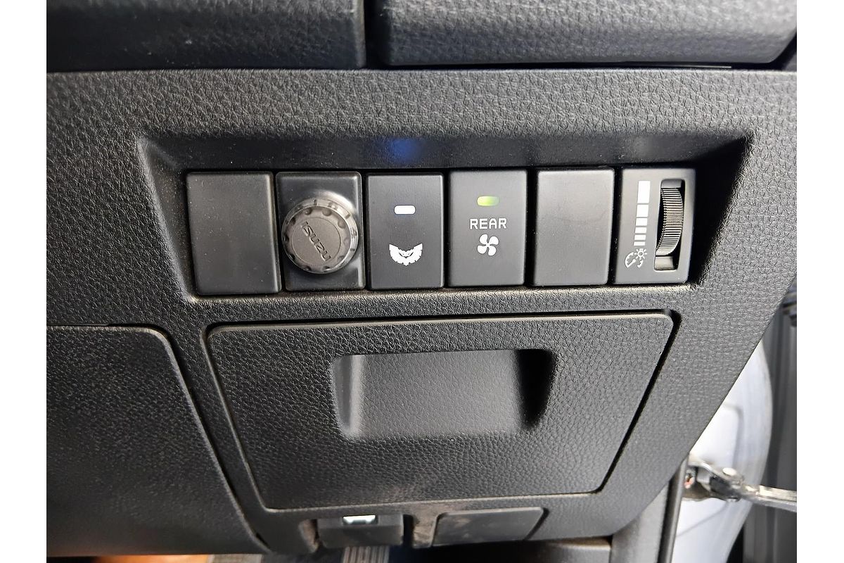2021 Isuzu MU-X LS-M