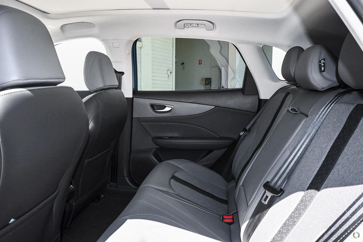 2025 MG MGS5 EV Essence 62 ZS3EM