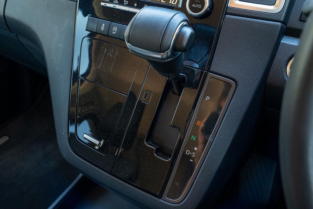 2024 Toyota Granvia VX GDH303R