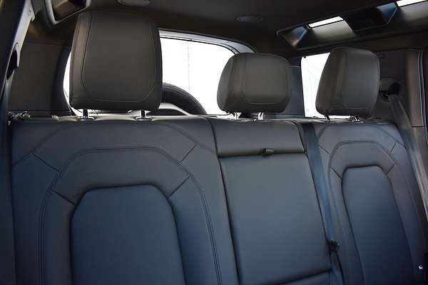 2023 Land Rover Defender 110 P525 V8 L663