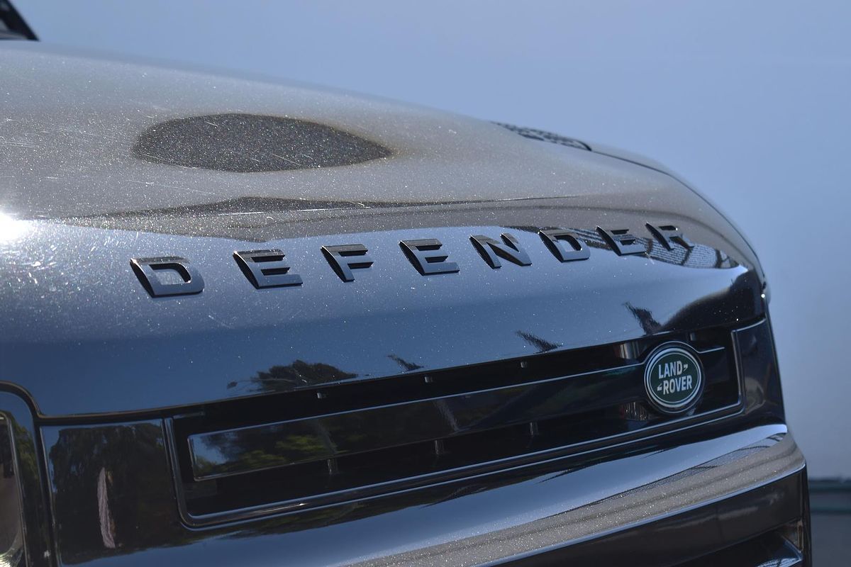 2023 Land Rover Defender 110 P525 V8 L663