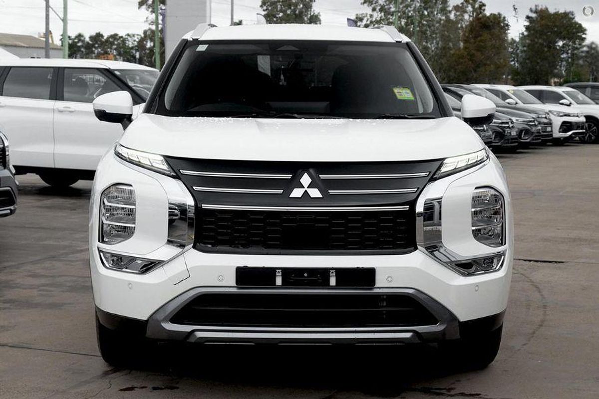 2025 Mitsubishi Outlander LS ZM