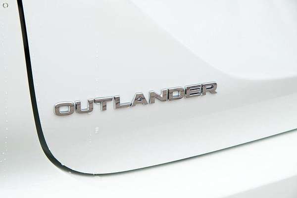 2025 Mitsubishi Outlander LS ZM
