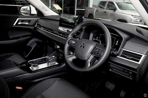 2025 Mitsubishi Outlander LS ZM