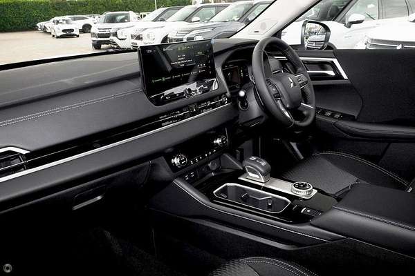 2025 Mitsubishi Outlander LS ZM