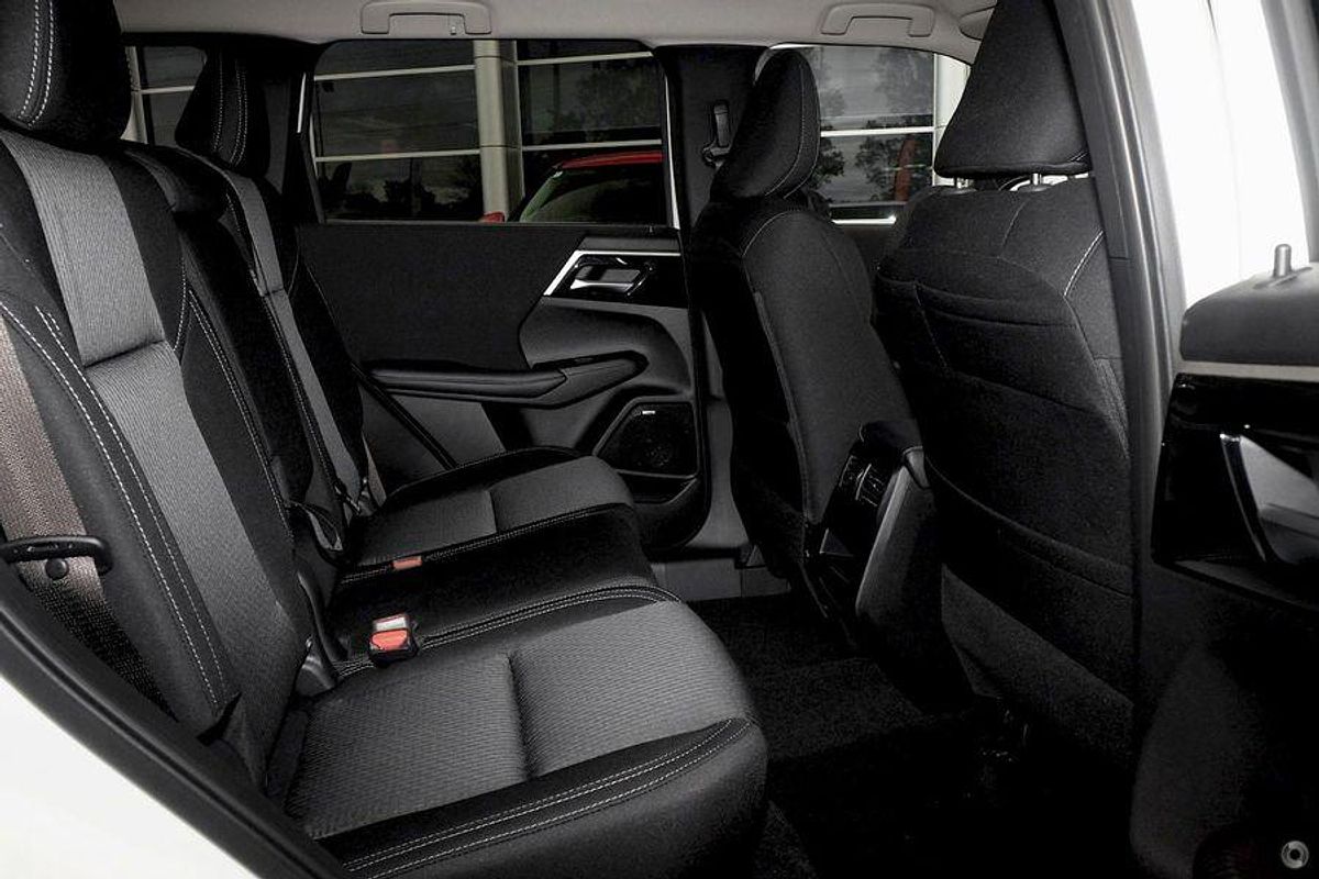 2025 Mitsubishi Outlander LS ZM