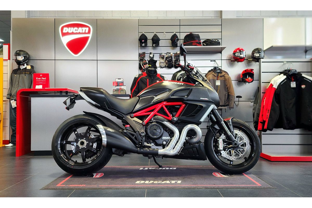 2011 Ducati Diavel CARBON