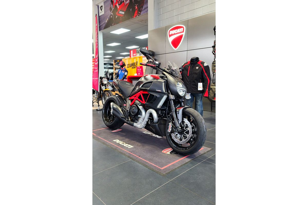 2011 Ducati Diavel CARBON