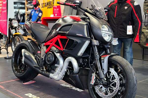 2011 Ducati Diavel CARBON