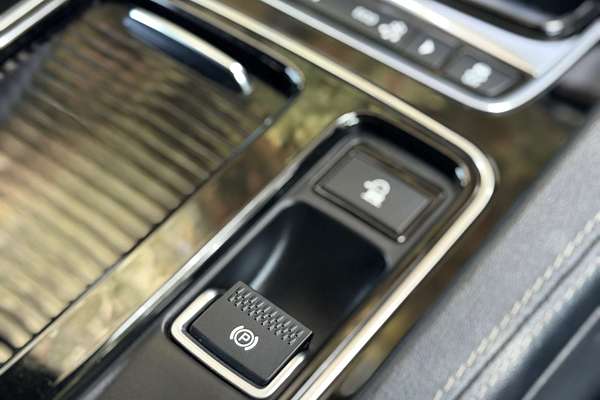 2018 Jaguar F-PACE 30d R-Sport X761