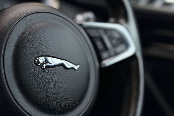 2018 Jaguar F-PACE 30d R-Sport X761