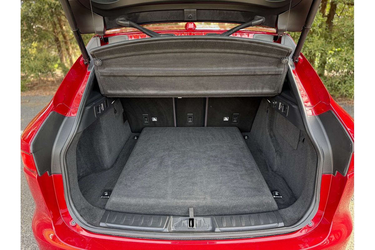 2018 Jaguar F-PACE 30d R-Sport X761